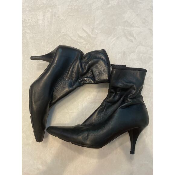 PRADA Smooth Leather Ankle Heeled Boots 38 8 Square Toe Kitten Heel Black Bootie